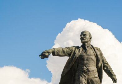 Lenin: cien años del mito revolucionario momificado